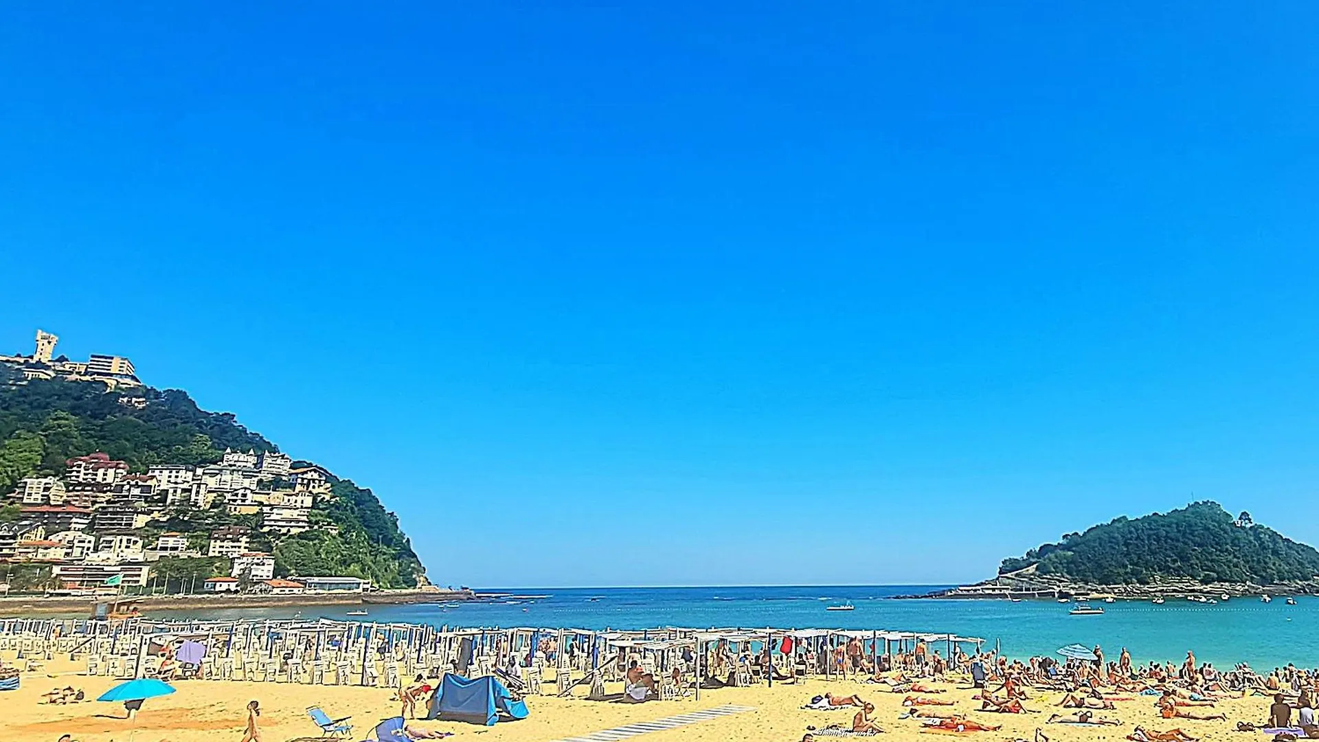 Alloggio in famiglia Habitacion Amplia Con Bano Privado A Pasos De La Playa, En Piso Compartido San Sebastián