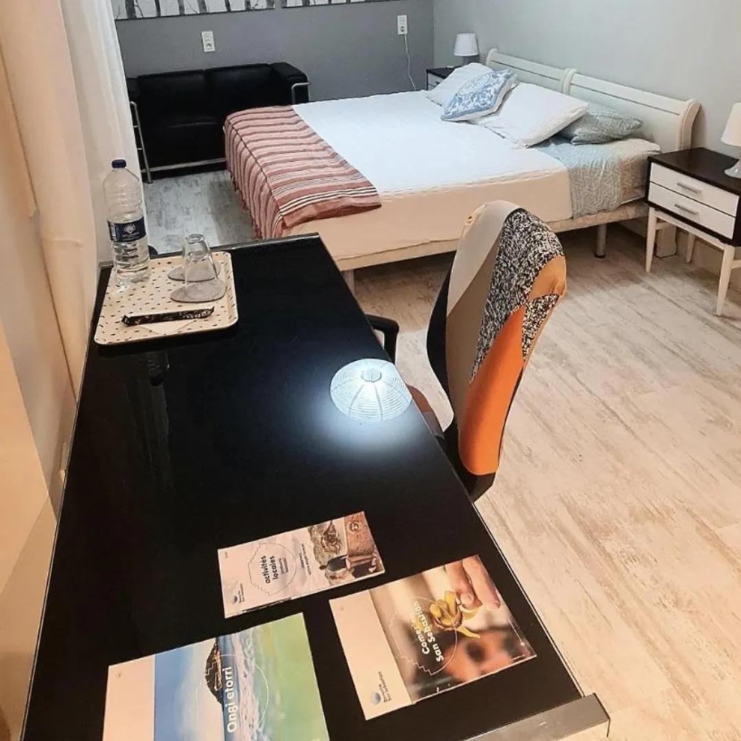 Habitacion Amplia Con Bano Privado A Pasos De La Playa, En Piso Compartido San Sebastián Alloggio in famiglia